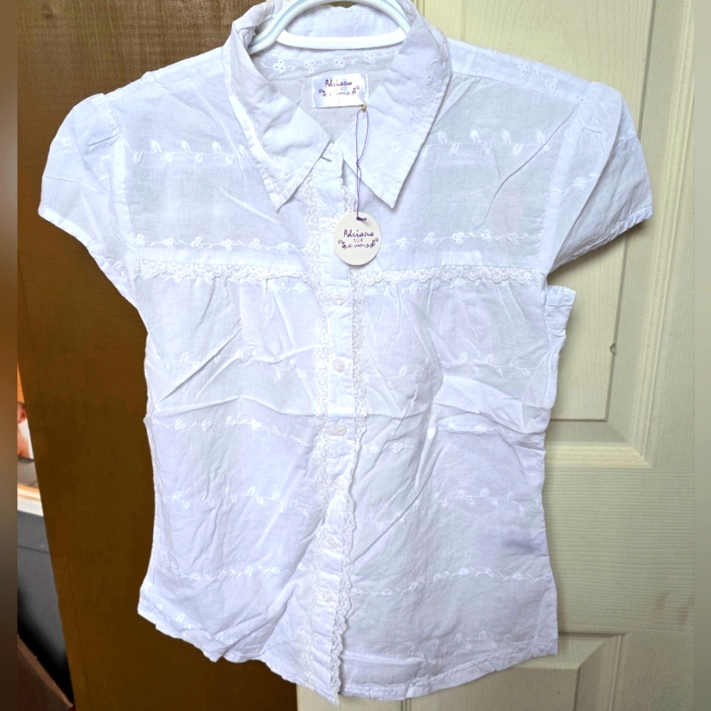 NEW ON TAGS White Button-Up Blouse